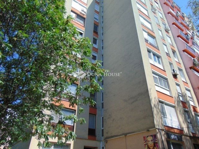 Eladó panellakás, Pécsett 36.9 M Ft, 2 szobás