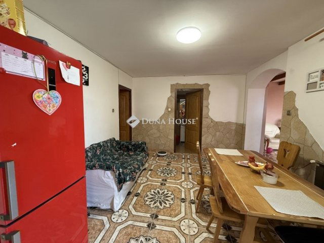 Eladó családi ház, Besnyőn 54.9 M Ft, 4 szobás