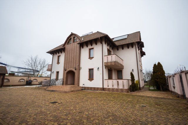 Eladó hotel, Hajdúszoboszlón 354 M Ft, 23 szobás