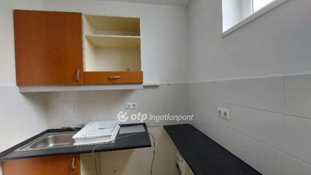 Eladó iroda, Szanyon 23.75 M Ft / költözzbe.hu