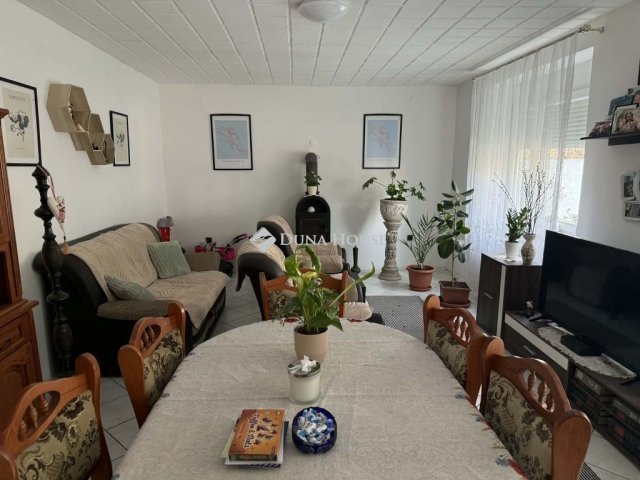 Eladó családi ház, Esztergomban 85 M Ft, 6 szobás