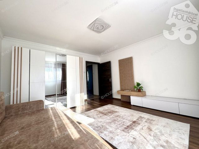 Eladó panellakás, Kecskeméten 53.99 M Ft, 3 szobás