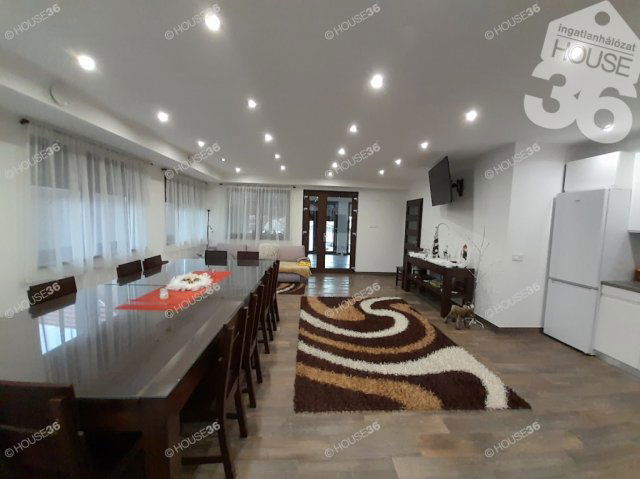 Eladó családi ház, Békésszentandráson 264.9 M Ft, 7 szobás