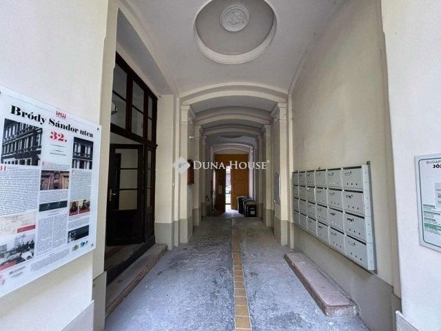 Eladó téglalakás, Budapesten, VIII. kerületben 72.5 M Ft
