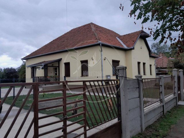 Eladó családi ház, Gyulán 199.99 M Ft, 5 szobás