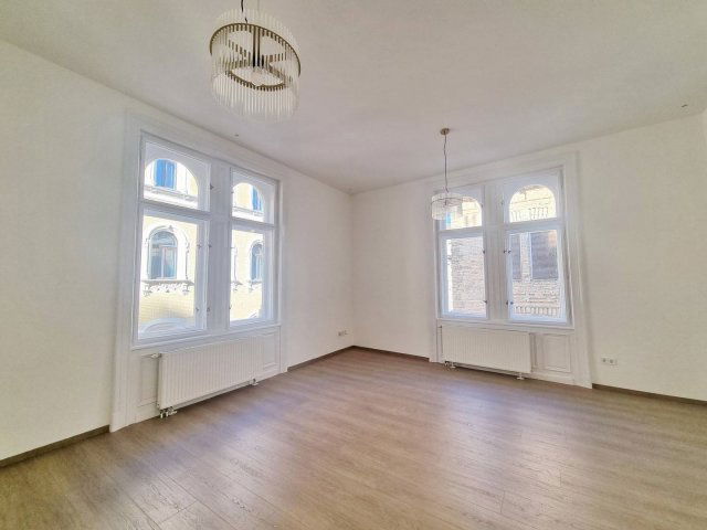 Eladó téglalakás, Budapesten, VI. kerületben, Paulay Ede utcában