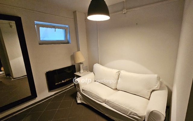 Eladó családi ház, Velencén 165 M Ft, 5 szobás