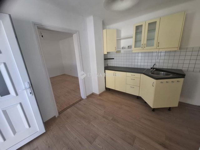 Eladó családi ház, Vecsésen 81.9 M Ft, 5 szobás