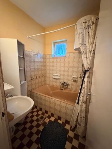 Eladó családi ház, Biharnagybajomban 7.5 M Ft, 2 szobás