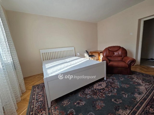 Kiadó téglalakás, albérlet, Debrecenben 220 E Ft / hó, 3 szobás