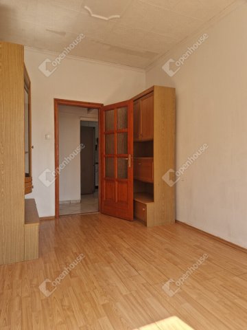 Eladó téglalakás, Komáromban 35.9 M Ft, 2 szobás