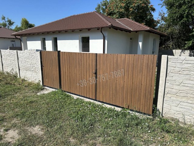 Eladó ikerház, Kiskunlacházán 72 M Ft, 4 szobás