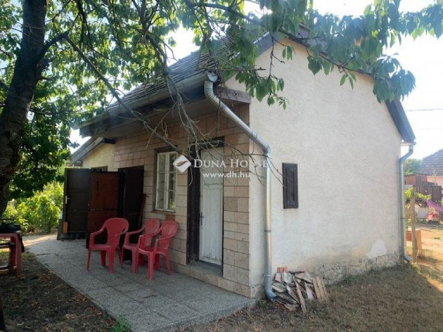 Eladó nyaraló, Tatán 22 M Ft, 1 szobás / költözzbe.hu