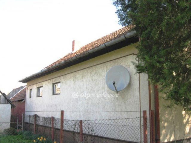 Eladó családi ház, Tiszacsegén 27 M Ft, 3 szobás