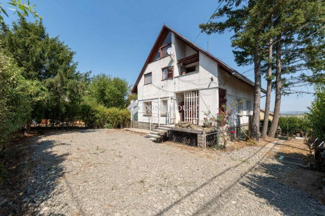 Eladó családi ház, Tahitótfalun 139.9 M Ft, 8 szobás