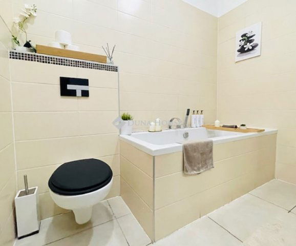 Eladó téglalakás, Budapesten, VI. kerületben 165 M Ft, 2 szobás