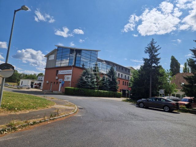 Kiadó iroda, Székesfehérvárott 208 E Ft / hó