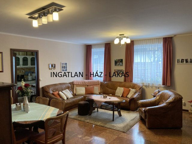 Eladó családi ház, Veresegyházon 144.99 M Ft, 7 szobás