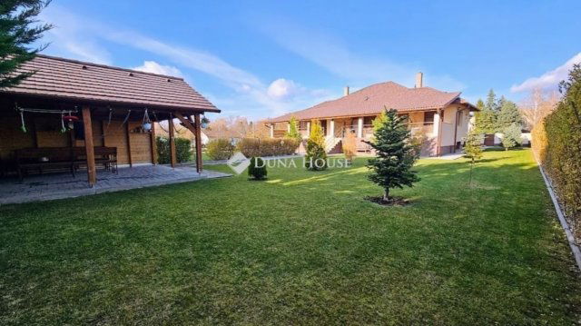 Eladó nyaraló, Szigetcsépen 139.9 M Ft, 4 szobás