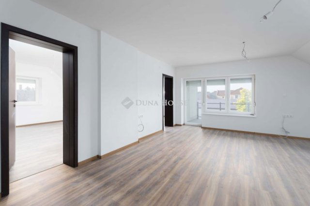 Eladó téglalakás, Mosonmagyaróváron 59.9 M Ft, 4 szobás