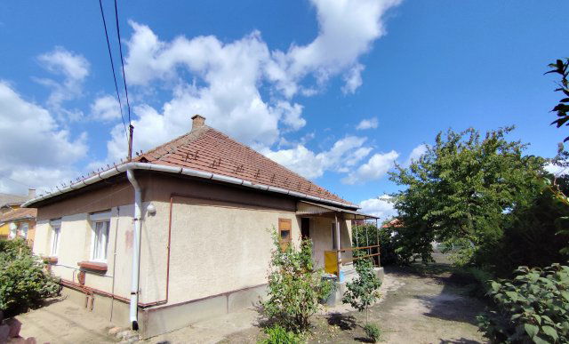 Eladó családi ház, Szigethalmon 54 M Ft, 3+1 szobás
