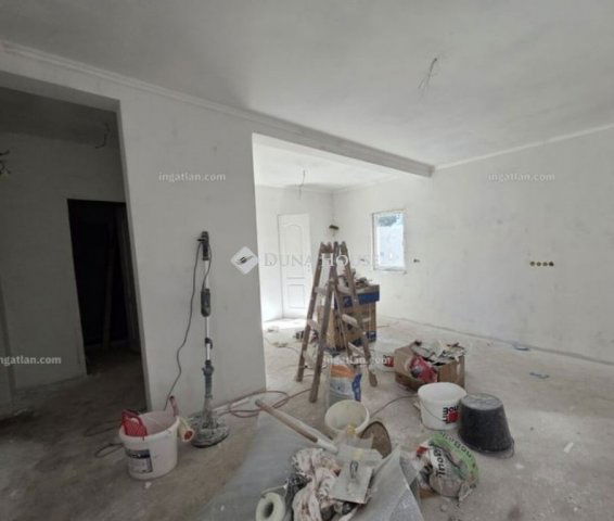 Eladó családi ház, Dunakeszin 70 M Ft, 2 szobás