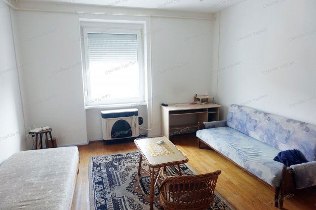 Kiadó téglalakás, albérlet, Veszprémben, Egyetem utcában