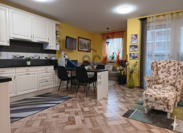 Eladó téglalakás, Győrött 53.9 M Ft, 1 szobás