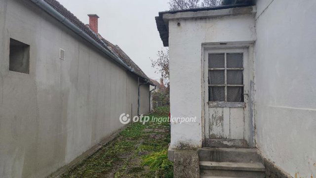 Eladó családi ház, Tapolcán 27.9 M Ft, 2 szobás