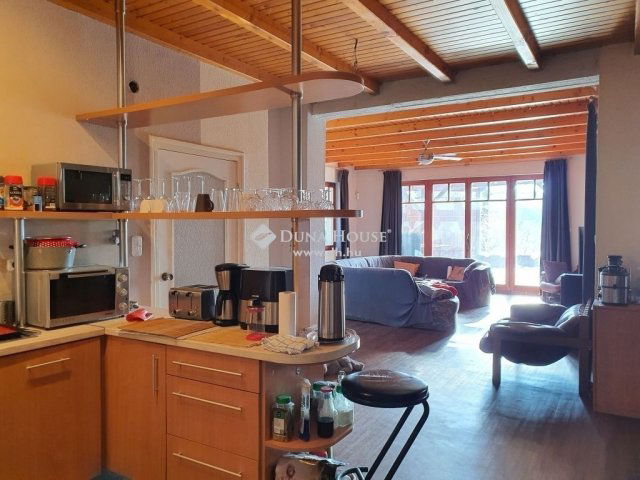 Eladó családi ház, Nagykovácsiban 225 M Ft, 5 szobás