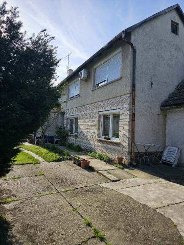 Eladó családi ház, Győrött 89 M Ft, 12 szobás