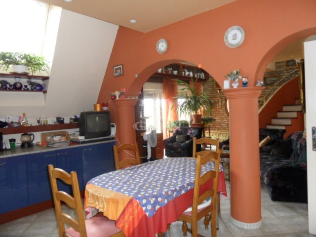 Eladó téglalakás, Szegeden 85 M Ft, 3+1 szobás