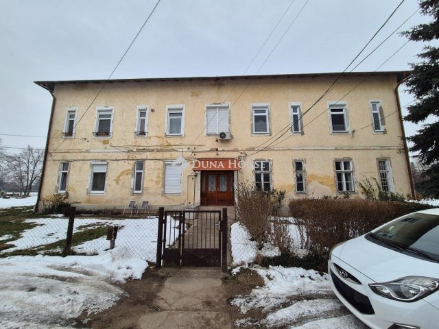 Eladó téglalakás, Ácson 38 M Ft, 3 szobás