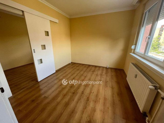 Kiadó panellakás, albérlet, Szentesen 120 E Ft / hó, 1+2 szobás