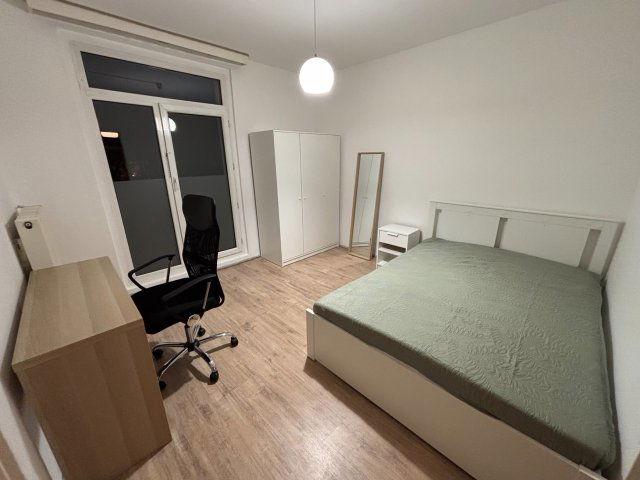 Kiadó panellakás, albérlet, Pécsett, Váci Mihály utcában