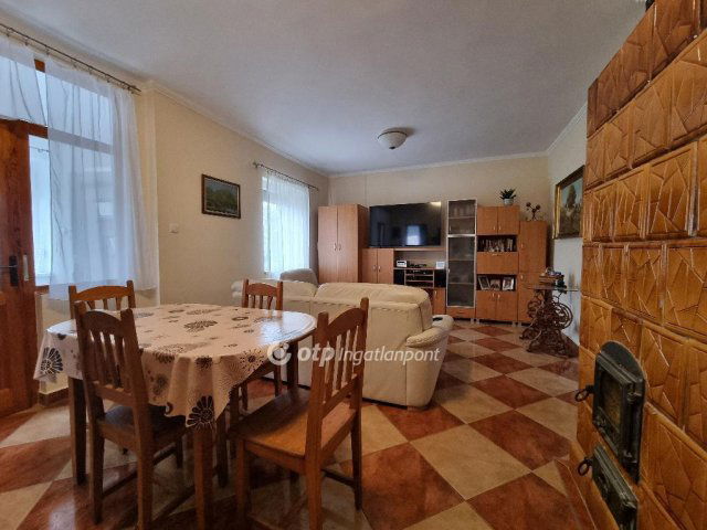 Eladó családi ház, Nemesszalókon 49.9 M Ft, 6 szobás