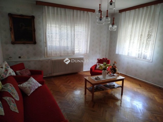Eladó családi ház, Győrújbaráton 79.9 M Ft, 3 szobás