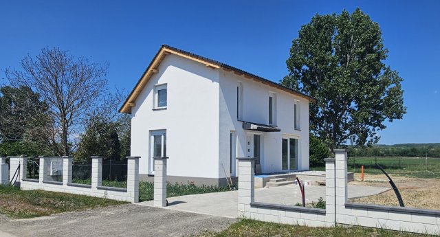 Eladó családi ház, Sződön 116.9 M Ft, 5 szobás