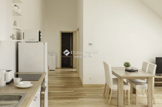 Eladó téglalakás, Budapesten, VII. kerületben 139 M Ft, 3 szobás