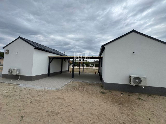 Eladó családi ház, Kecskeméten 48.9 M Ft, 2 szobás