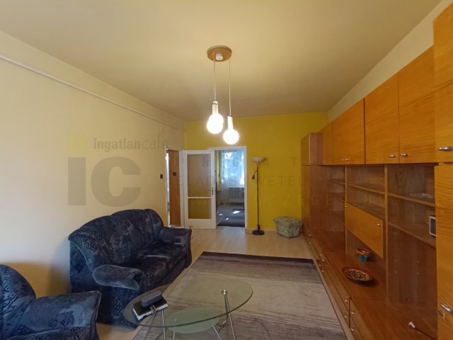 Eladó téglalakás, Szegeden, Közép fasoron 55 M Ft, 2 szobás