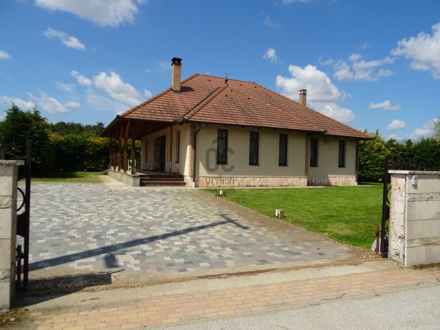 Eladó iroda, Nyírpazonyon 187 M Ft, 4 szobás