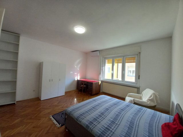 Kiadó téglalakás, albérlet, Pécsett, Toldi Miklós utcában