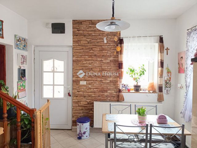 Eladó családi ház, Újkéren 79 M Ft, 5 szobás