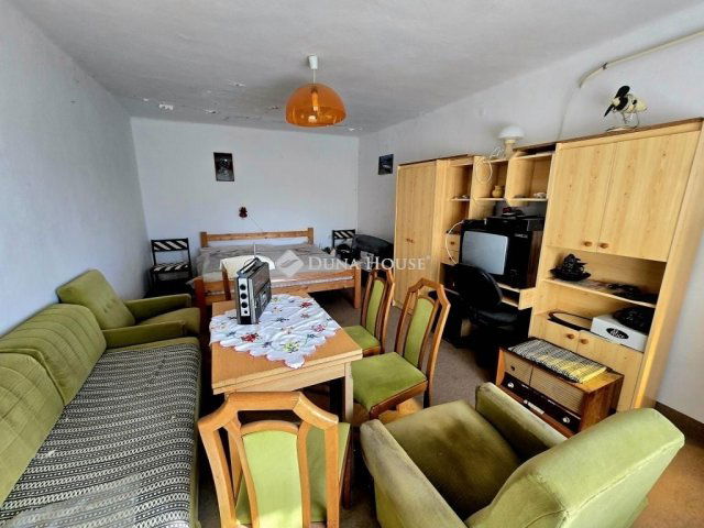 Eladó családi ház, Pécsett 13.9 M Ft, 1 szobás