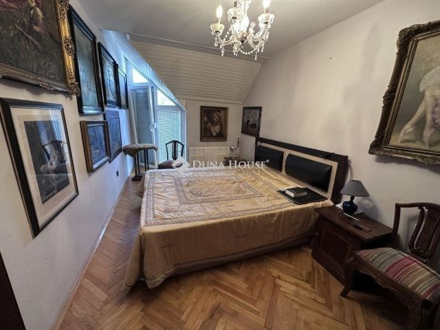 Eladó téglalakás, Pécsett 98.9 M Ft, 6 szobás