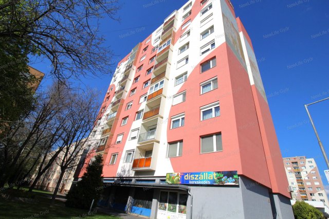 Eladó panellakás, Mosonmagyaróváron 38.5 M Ft, 2 szobás