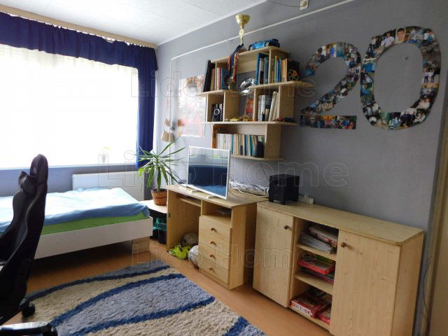 Eladó panellakás, Dombóváron 31 M Ft, 2+1 szobás