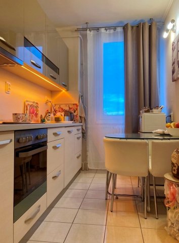 Kiadó panellakás, albérlet, Pécsett, Nagy Lajos király útján