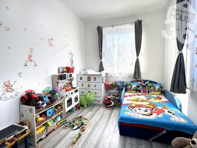 Eladó családi ház, Kecskeméten 90 M Ft, 5 szobás